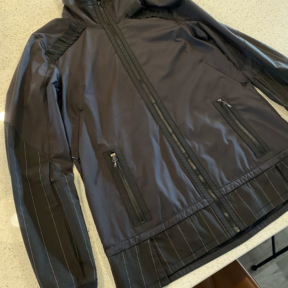 Lululemon Run: Bandit Jacket *Reflective Black - Picture 9 of 14